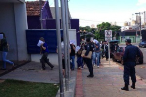 Flagrados tentando fraudar vestibular foram levados para a delegacia