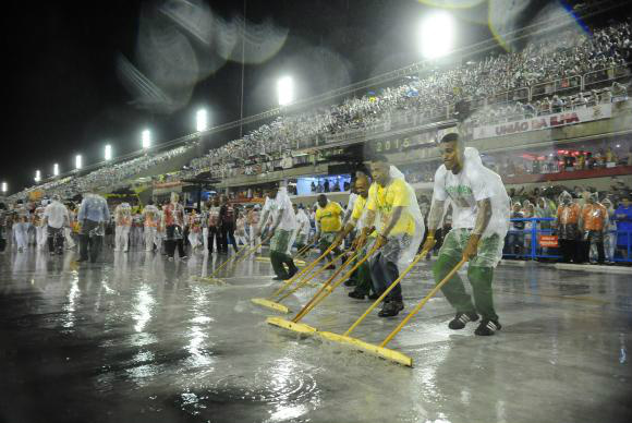 Primeiro dia de desfile do Grupo Especial das Escolas de Samba do Carnaval 2015 Tânia Rêgo/Agência Brasil