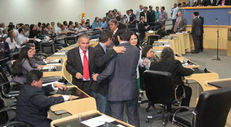 A maior derrota política do prefeito na Câmara Municipal criou uma comissão processante
