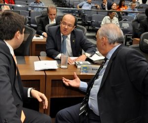 Deputados comemoram liberação de porte de armas para políticos Debate aconteceu durante sessão desta quinta-feira (9) - Foto: AL/MS