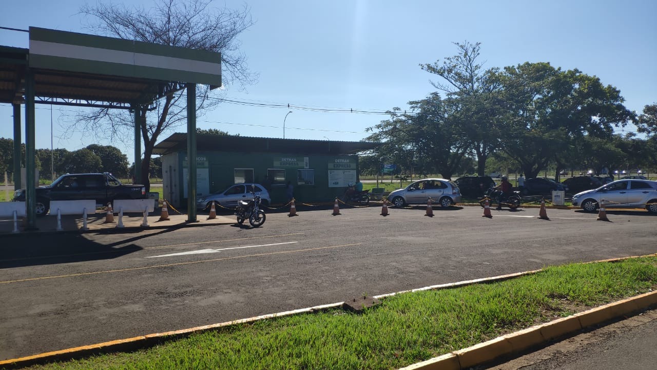 Mais de 500 clientes já passaram pelo atendimento Drive Thru do Detran-MS Foto: Arquivo Detran