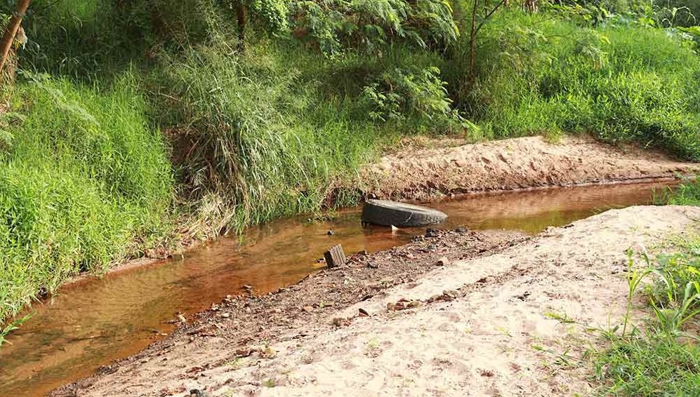 Ações em córregos de Amambai visam melhorar a qualidade ambiental Fotos: Decom