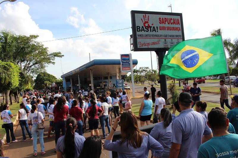 Centenas foram às ruas pelo fim da violência e cobrar segurança em Sapucaia Fotos: Vilson Nascimento