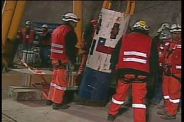 Termina o resgate dos mineiros no Chile menos de 24 horas depois do início dos trabalhos