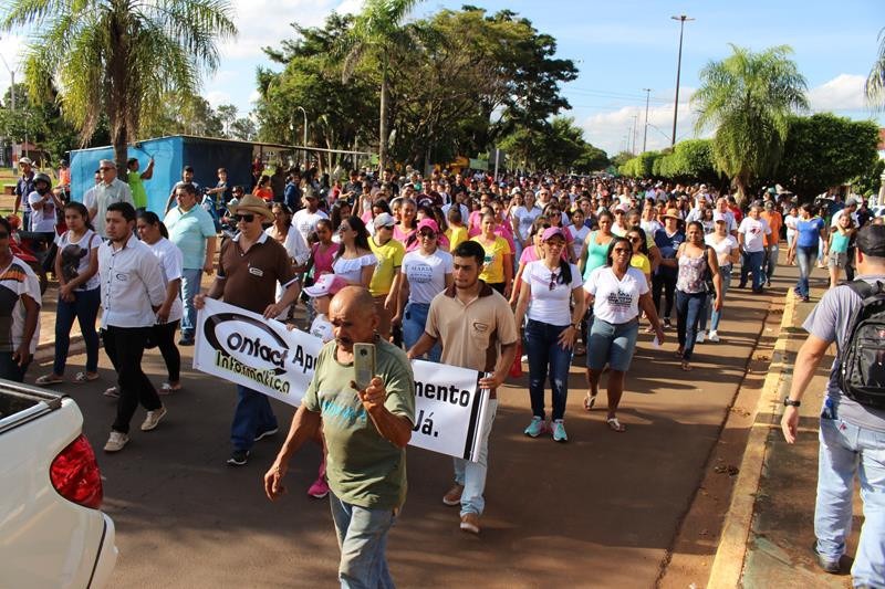 Representantes de vários segmentos da sociedade de Coronel Sapucaia foram às ruas na tarde dessa quinta (9) para cobrar mais segurança no município.