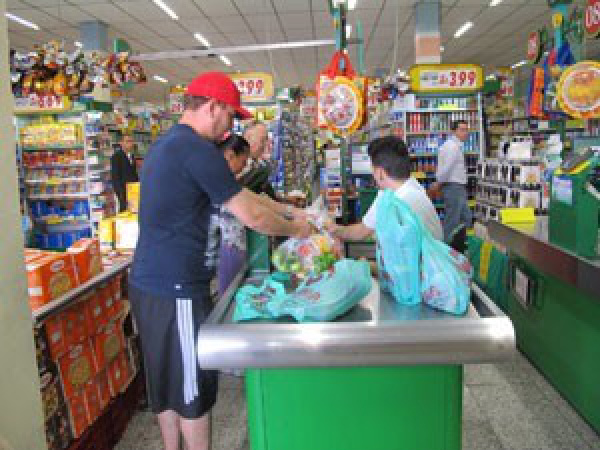 Acordo que proibia sacolinhas em mercados é suspenso, diz associação