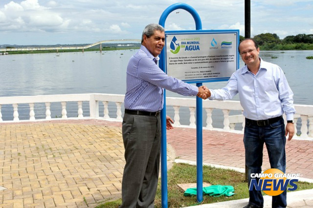 Governador André Puccinelli e o presidente da Sanesul, José Carlos Barbosa. (Foto: Divulgação)