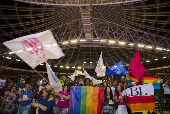 Movimentos sociais pedem auditoria da dívida pública e criticam impeachment Assembléia dos movimentos sociais marca o encerramento do Fórum Social Temático, em Porto Alegre - Marcelo Camargo/Agência Brasil