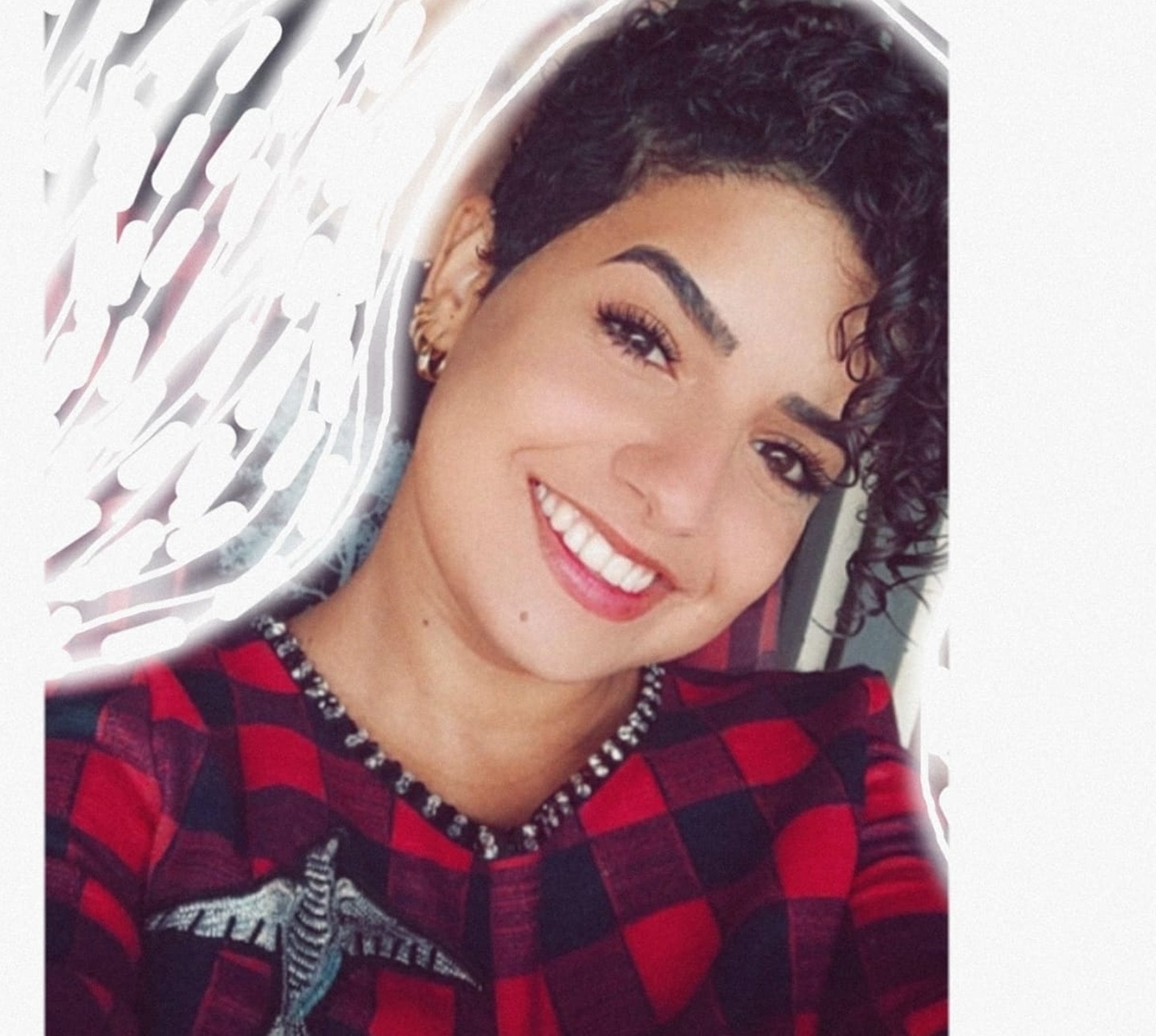 Após sofrer um acidente e perder uma perna, jovem amambaiense precisa de ajuda Manu tem 24 anos e está internada no Hospital da Vida, em Dourados / Foto: Rede Social