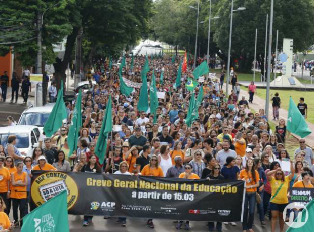 Manifestantes ocupam a Avenida Afonso Pena / Foto: Cleber Gellio