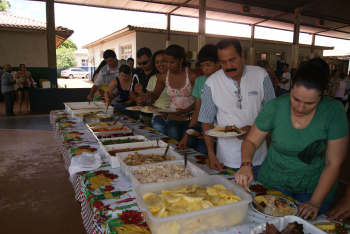 Almoço foi oferecido aos trabalhadores, pelo Simted / Foto: Humberto Vilhalva
