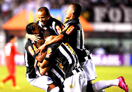 Santos vence o Internacional e está vivo na briga pela Tríplice Coroa