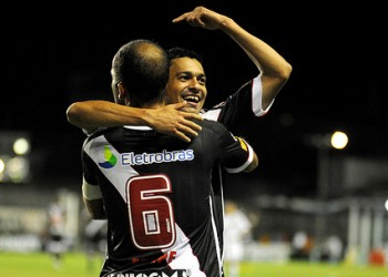 Vasco vence Corinthians em São Januário por 2 a 0