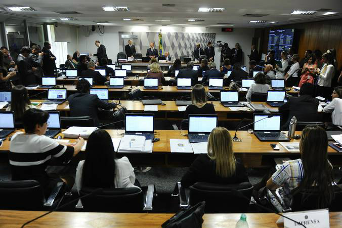 Adiada para a próxima semana votação de PEC que limita gastos públicos Divulgação