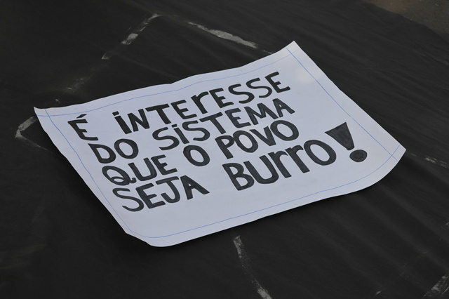 Mais de 1.000 pessoas protestam em Amambai contra a Reforma da Previdência (2)