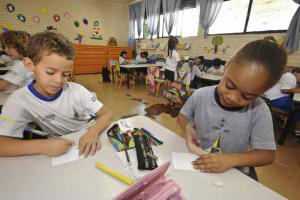 Matrículas do ensino fundamental caem e do ensino em tempo integral crescem Matrículas do ensino fundamental caem e do ensino em tempo integral crescem