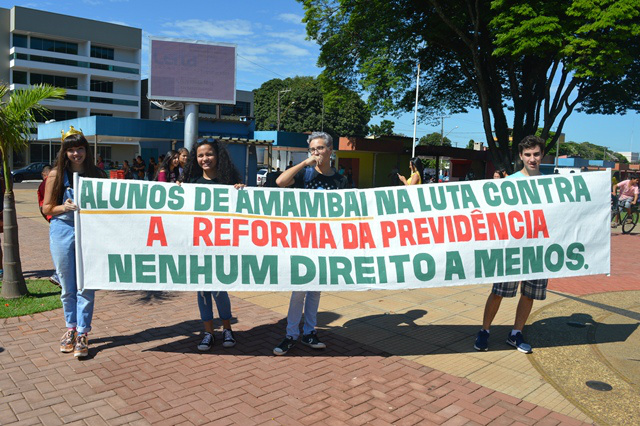 Mais de 1.000 pessoas protestam em Amambai contra a Reforma da Previdência (4)