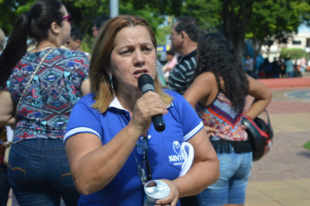 A presidente do Simted de Amambai, professora Olga Mariano.