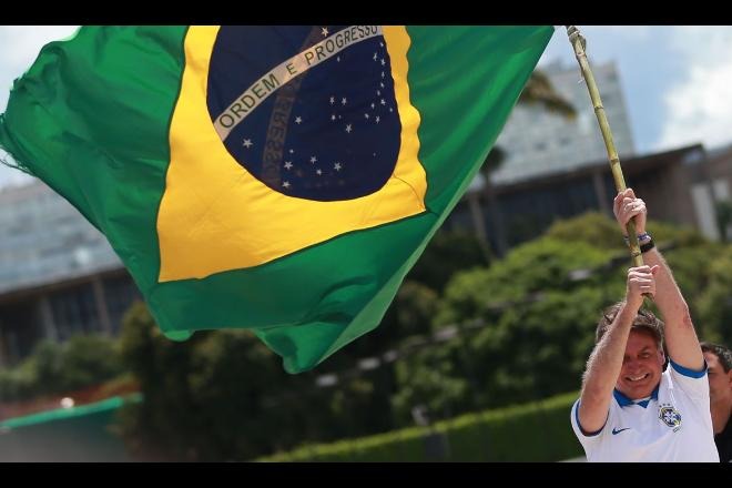 Presidente acompanhou ato na área externa do Palácio do Planalto - Foto: José Cruz / Agência Brasil