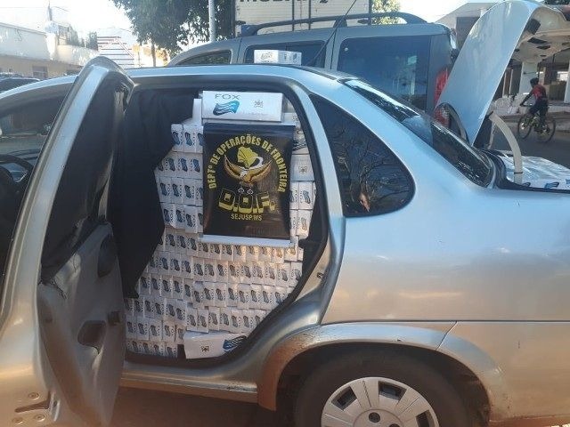 Carro com o cigarro contrabandeado foi apreendido pelo DOF neste domingo (Foto: Divulgação)