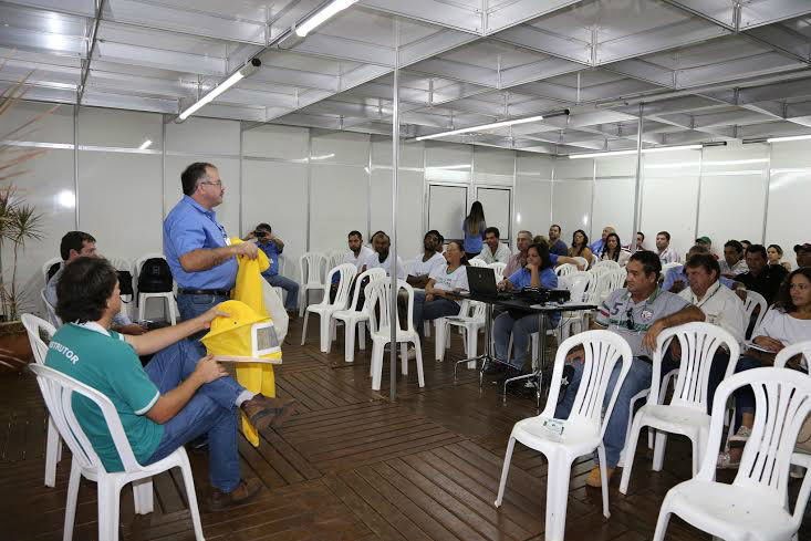 Painel discute a apicultura em Mato Grosso do Sul Painel discute a apicultura em Mato Grosso do Sul
