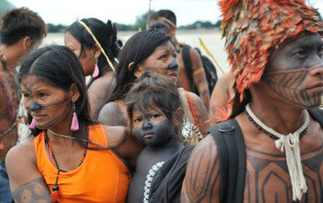 Líderes indígenas se reúnem com ministros e querem falar com Dilma Indígenas munduruku estiveram esta semana em Brasília, mas a queixa de que o diálogo com o governo não avança é geral
