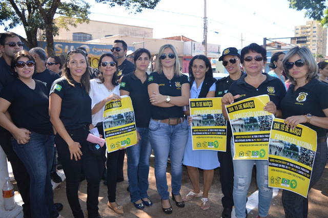 Agentes penitenciários aderiram ao movimento.