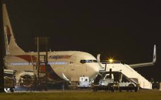 Avião da Malaysia Airlines volta em segurança após aterrizagem de emergência