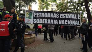Manifestantes fazem ato em defesa do pré-sal e da Petrobras no Rio