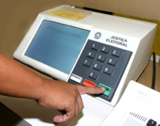 Urnas eletrônicas estão programadas para se adaptar automaticamente ao horário de verão Urnas eletrônicas estão programadas para se adaptar automaticamente ao horário de verão