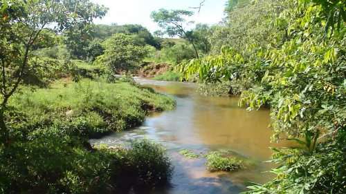 Rio Panduí, em alguns de seus trechos é favorável para visitas de banhistas.