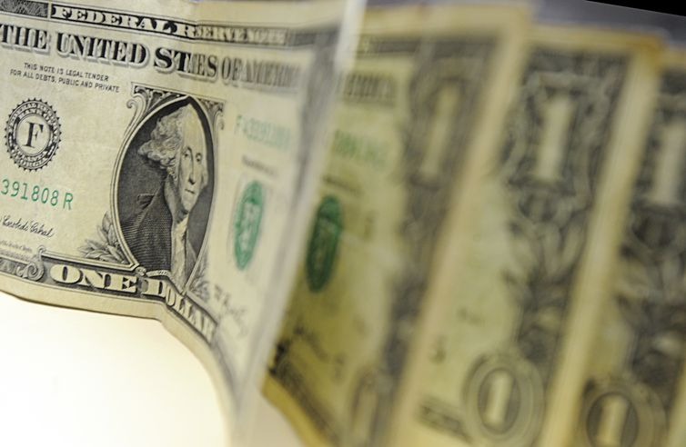 Dólar fecha em queda de 1,35% após seis altas seguidas Foto: Ilustração