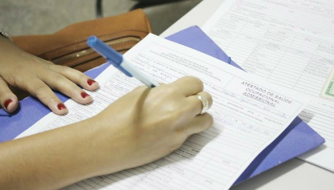 Professores aprovados em concurso iniciam hoje (17) exame médico e posse
