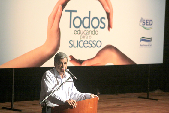 Governador André empossa 412 diretores das escolas estaduais eleitos Governador André empossa 412 diretores das escolas estaduais eleitos