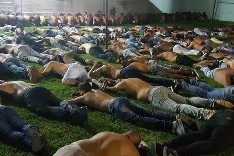 No dia da festa, foram presos 159 homens suspeitos de envolvimento com os milicianos - Polícia Civil/Divulgação