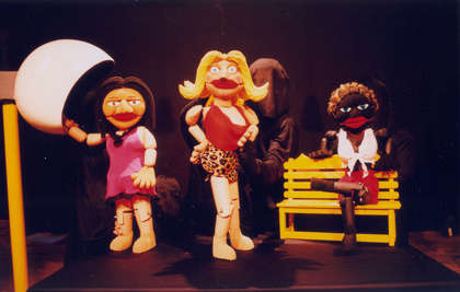 Teatro de bonecos para adultos orienta sobre DSTs e Aids