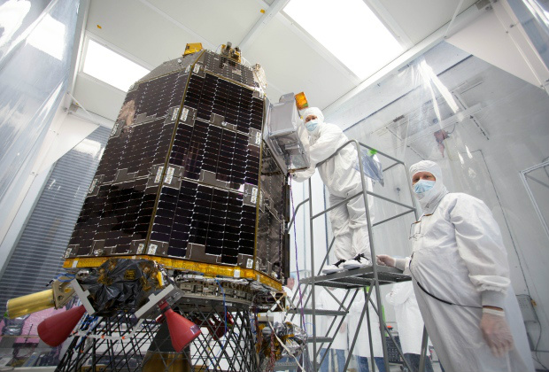 Robô da Nasa encerra missão com queda planejada na superfície da lua