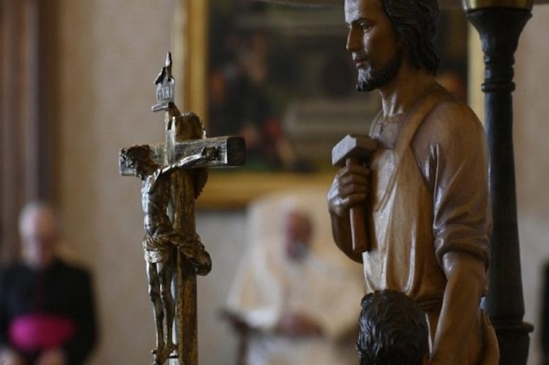 José é a presença silenciosa daquele que se fez pai do Deus humano. São José, aquele que assume as responsabilidades de pai de Cristo, é muito lembrado na piedade popular | Foto: Vatican News