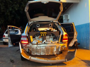Polícia prende homem que conduzia carro com 241 kg de maconha em Amambai