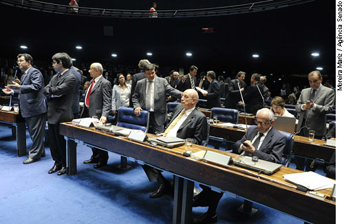 Aprovada, PEC do Orçamento Impositivo inclui mais recursos para a saúde A proposta aprovada torna obrigatória a execução de emendas parlamentares ao Orçamento da União e cria um percentual de financiamento estável para a saúde pública por parte do Executivo