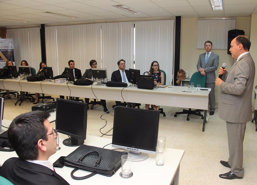 Presidente da ALMS palestra aos novos juízes substitutos Entre os 18 juízes substitutos, apenas cinco são naturais de Mato Grosso do Sul