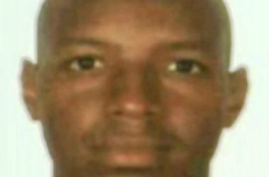 Polícia Federal prende suspeito de articular ataques a UPPs Havia recompensa de R$ 5 mil por pistas que levassem ao criminoso. (Reprodução/Portal G1)