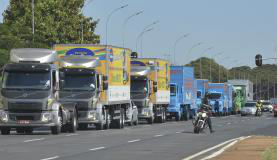 PRF divulga calendário de restrição para tráfego de caminhões durante feriados