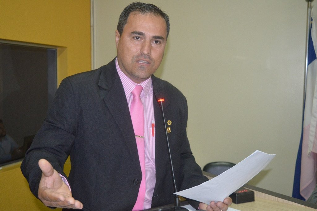 Vereador Vicentim quer melhorias na unidade escolar / Foto: Moreira Produções  