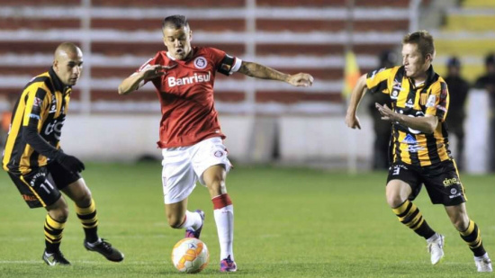 Inter tem 'apagão' no início e perde do The Strongest na Bolívia Internacional de D'Alessandro luta, mas sente o fator altitude e acaba derrotado em La Paz