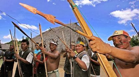 O grupo chegou agressivo, armado e ameaçando quebrar a propriedade e colocar fogo