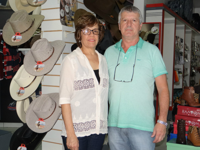 Rubens Valotta e sua esposa, proprietários da Valotta Calçados / Foto: Moreira Produções