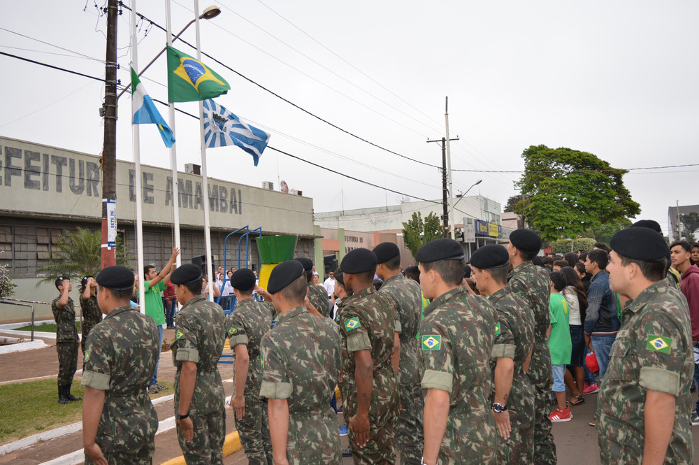 O 17º RC Mec está presente em todas as solenidades de hasteamento e arriamento das bandeiras / Foto: Moreira Produções