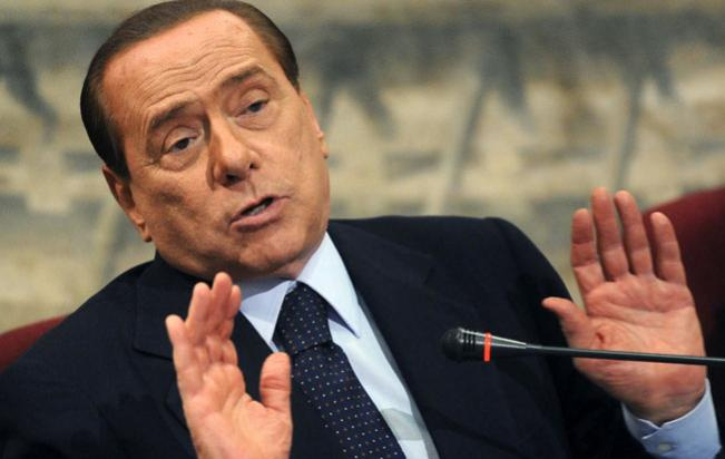 Berlusconi renuncia à presidência de 2013
