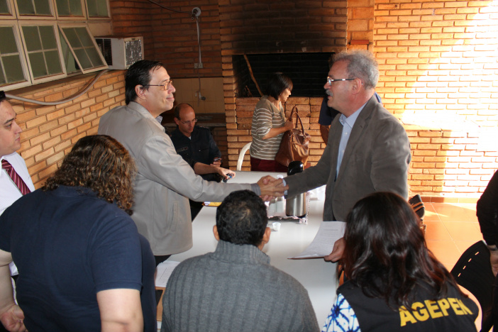 Geraldo é contra o PLP 257 que prejudica o funcionalismo público Deputado Geraldo Resende recebeu comissão representando o funcionalismo público esta semana em seu gabinete. Foto: Eliel Oliveira
